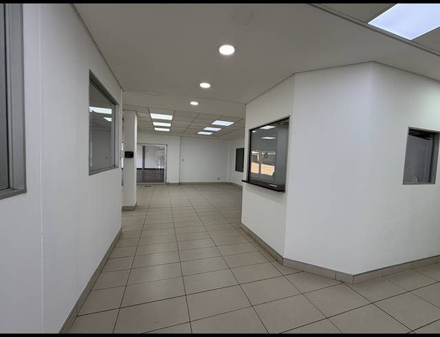 2,227.20M² SHOWROOM TO LET IN BRUMA